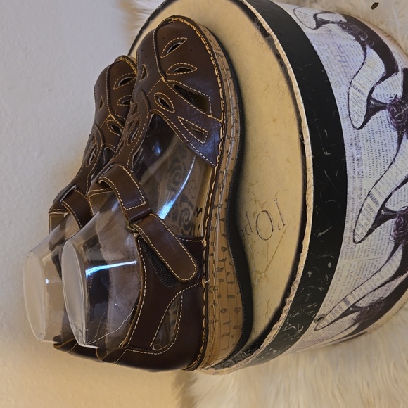 Proper Leather Sandals - Picture 5 of 11